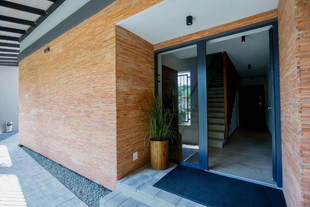 Varkapu Apartmanok 2 Gyula Exterior foto